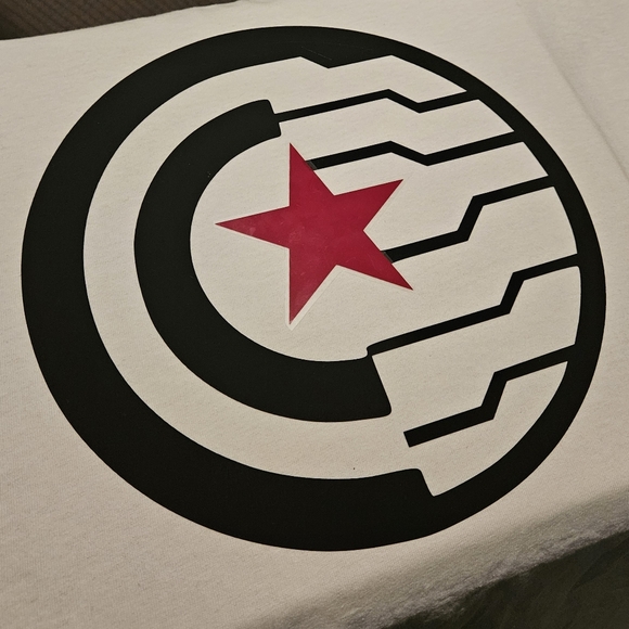 Marvel Captain America and the Winter Soldier shield t-shirt - Picture 3 of 3
